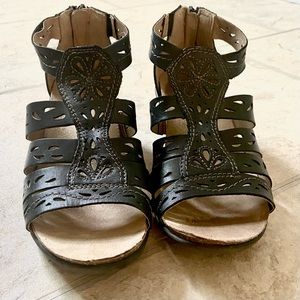 Earth originals black leather sandals